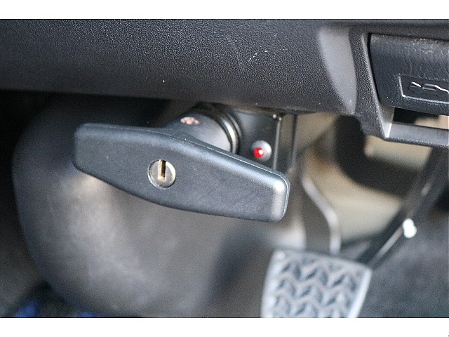 ブレーキペダルロック付き！