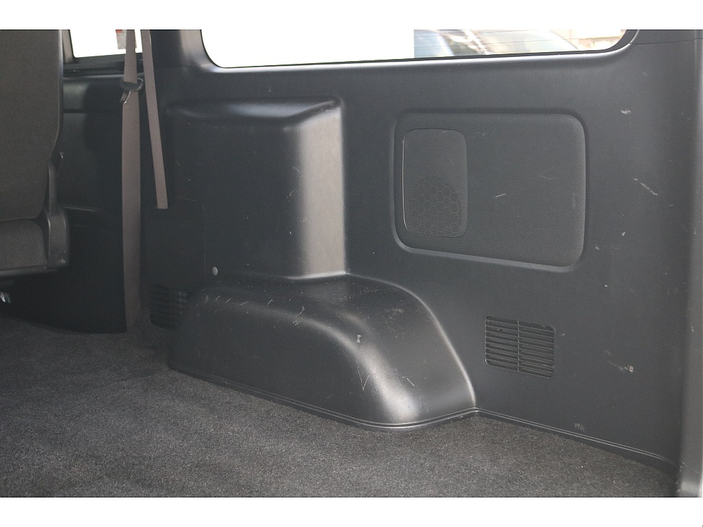 トヨタ ハイエースバン(14枚目)