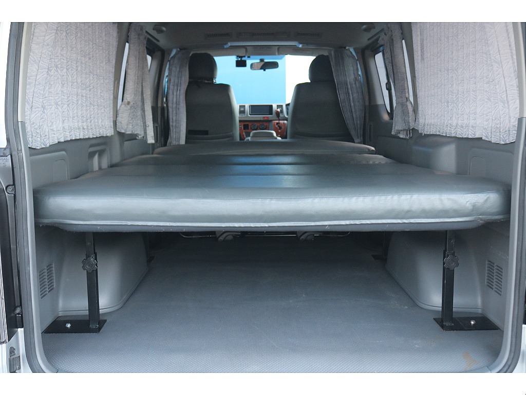 トヨタ ハイエースバン(2枚目)