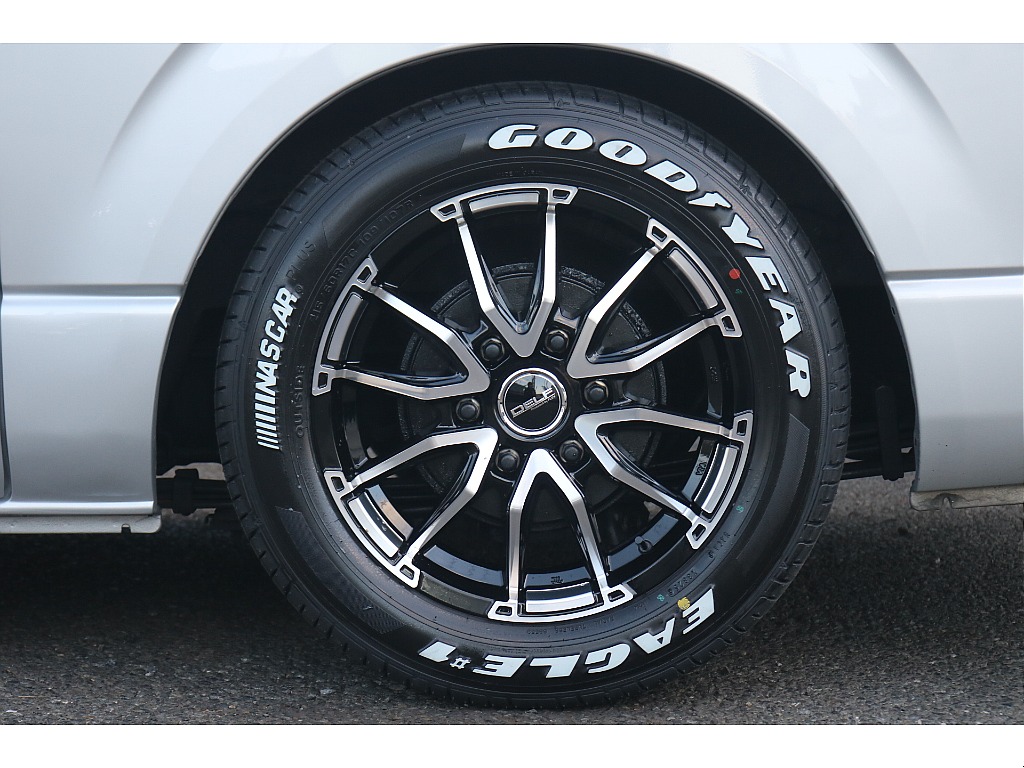 トヨタ ハイエースバン(9枚目)