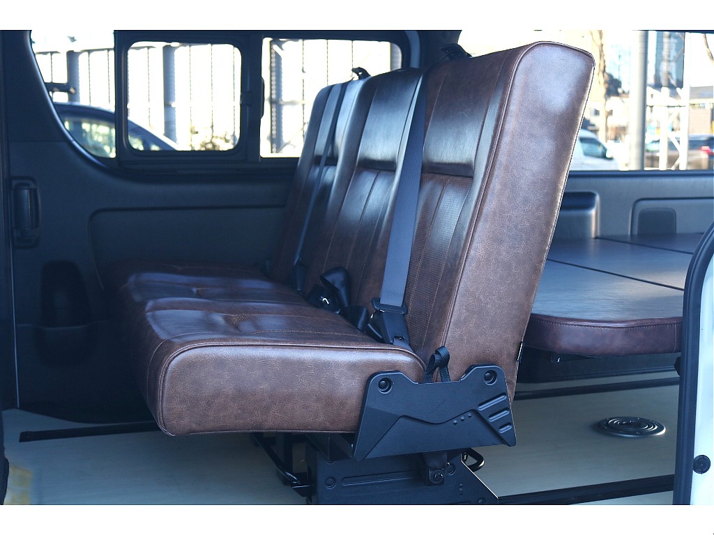 トヨタ ハイエースバン(3枚目)