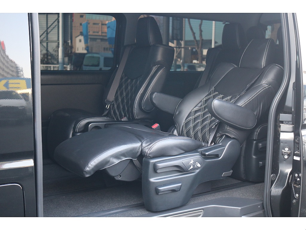 トヨタ ハイエース(2枚目)