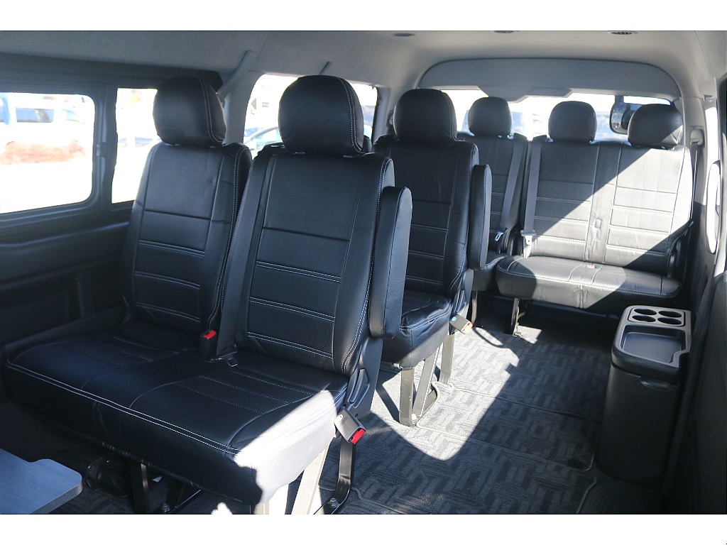 トヨタ ハイエース(2枚目)