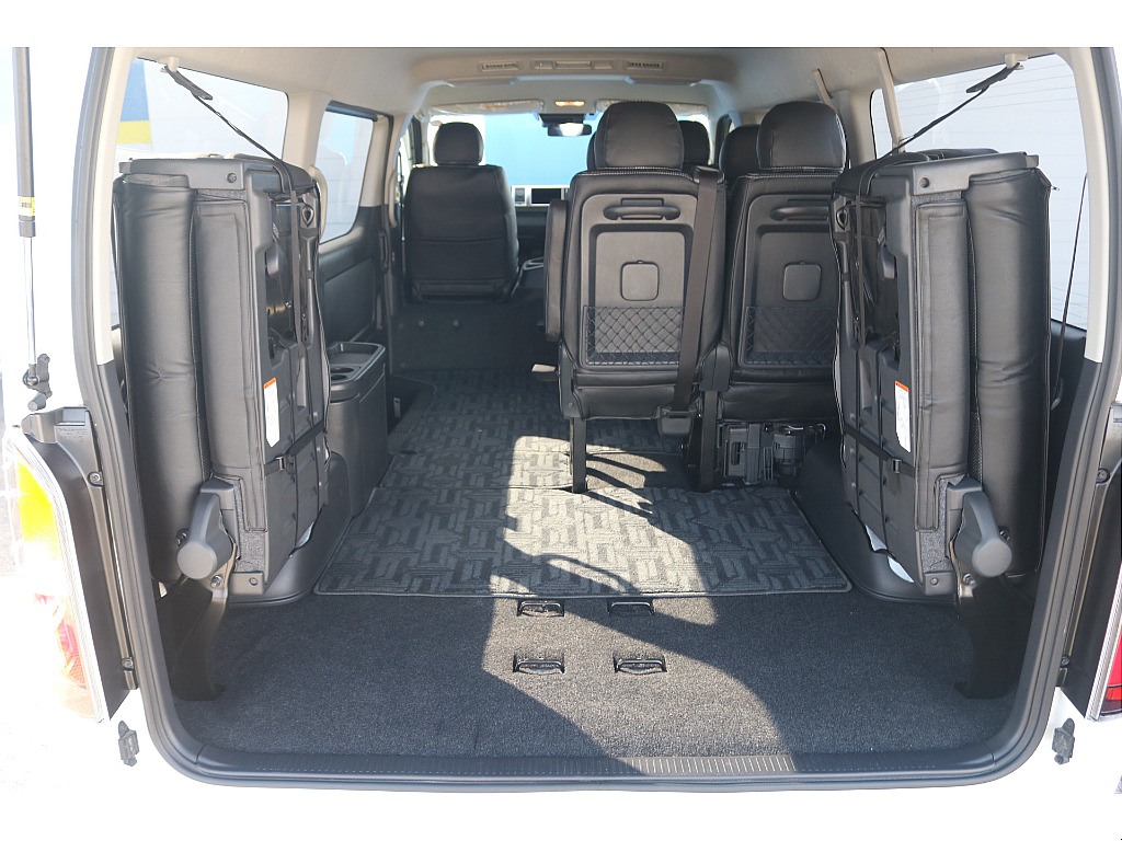 トヨタ ハイエース(3枚目)