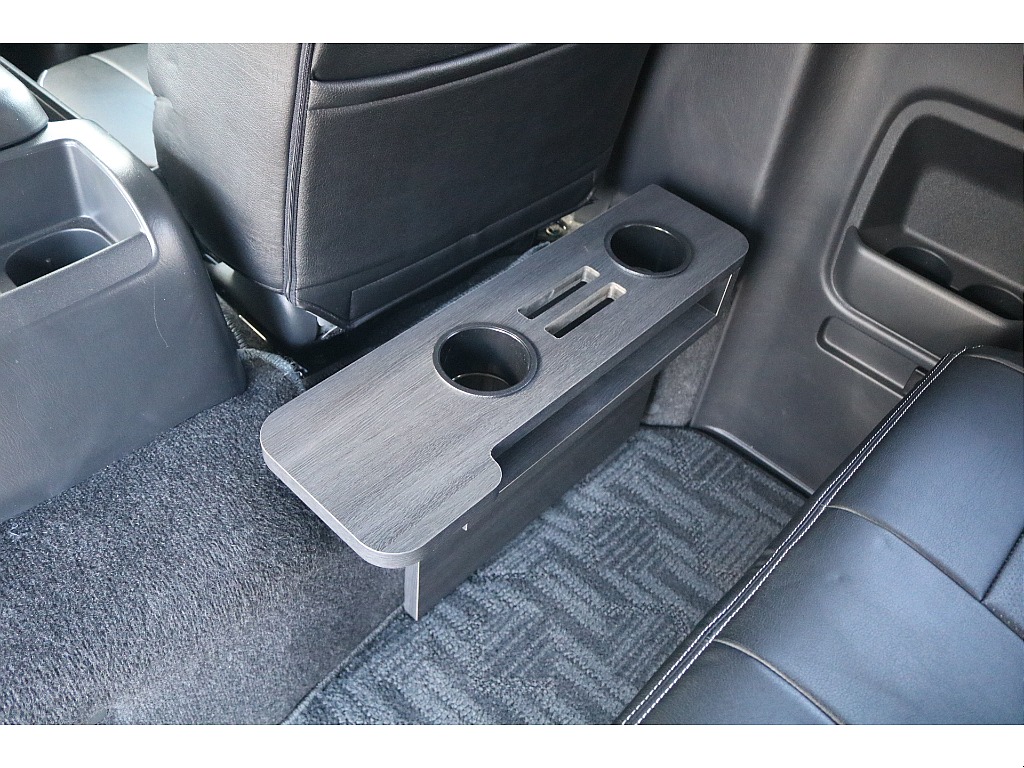 トヨタ ハイエース(4枚目)