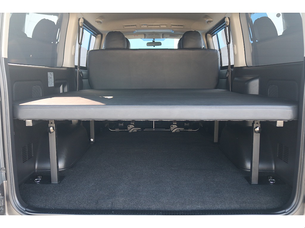 トヨタ ハイエースバン(2枚目)