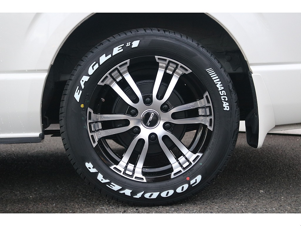 トヨタ ハイエース(10枚目)