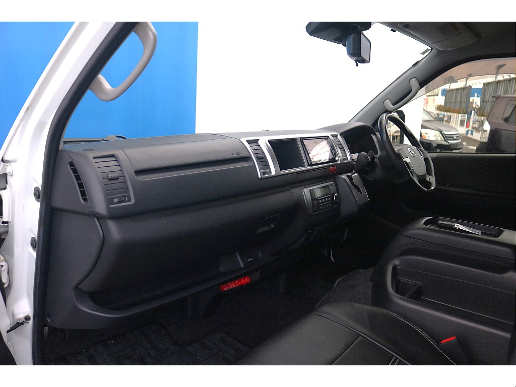 トヨタ ハイエース(15枚目)