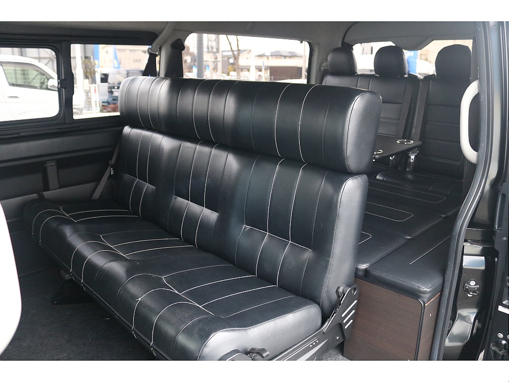 トヨタ ハイエース(2枚目)