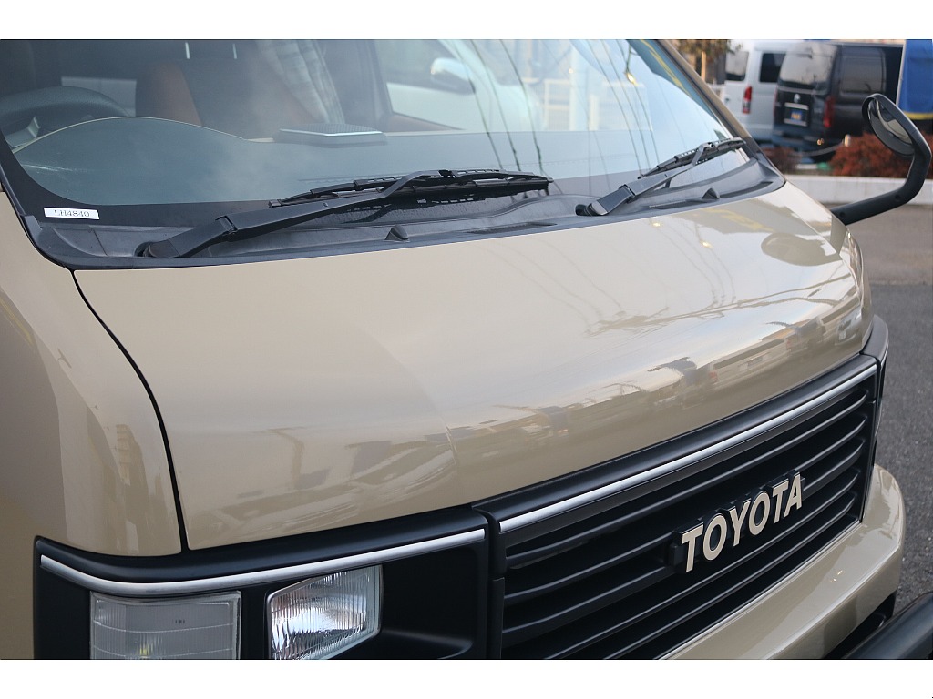 トヨタ ハイエース(4枚目)