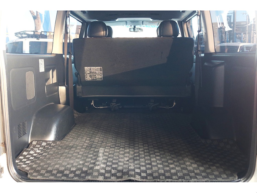 トヨタ ハイエースバン(2枚目)