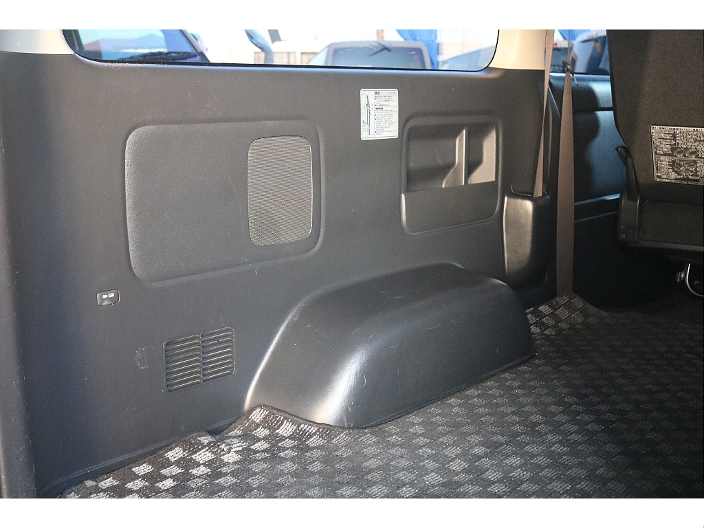 トヨタ ハイエースバン(15枚目)