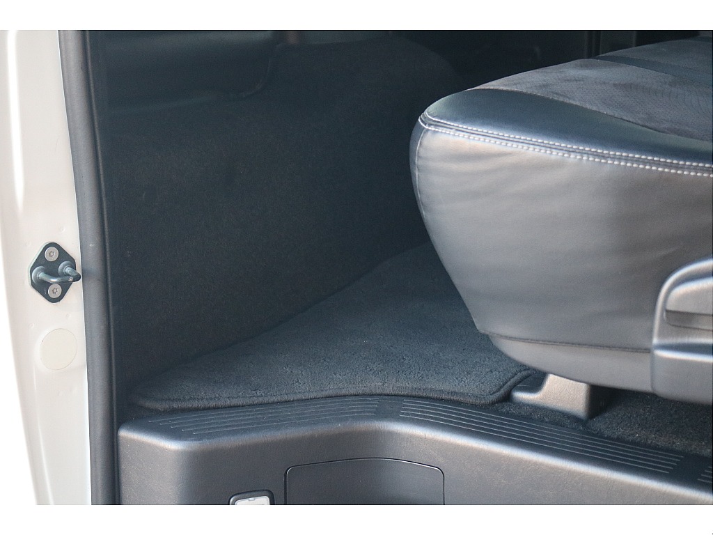 トヨタ ハイエースバン(7枚目)