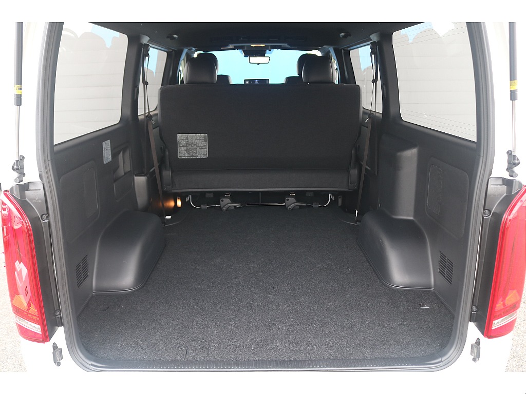 トヨタ ハイエースバン(2枚目)