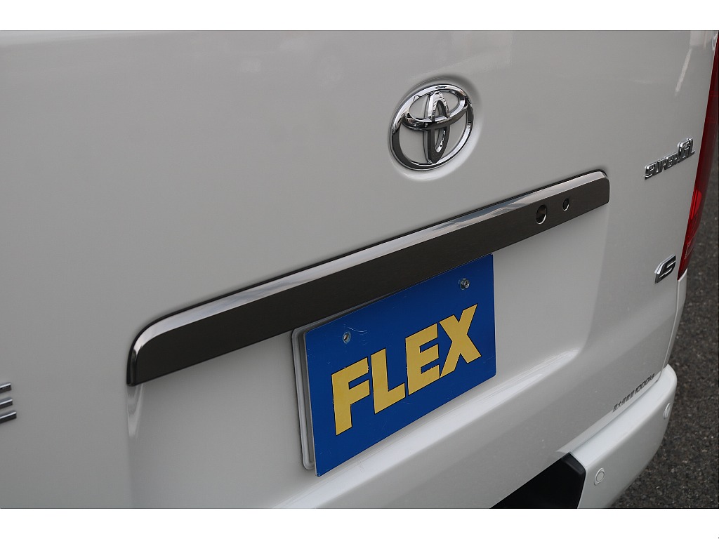 トヨタ ハイエースバン(8枚目)