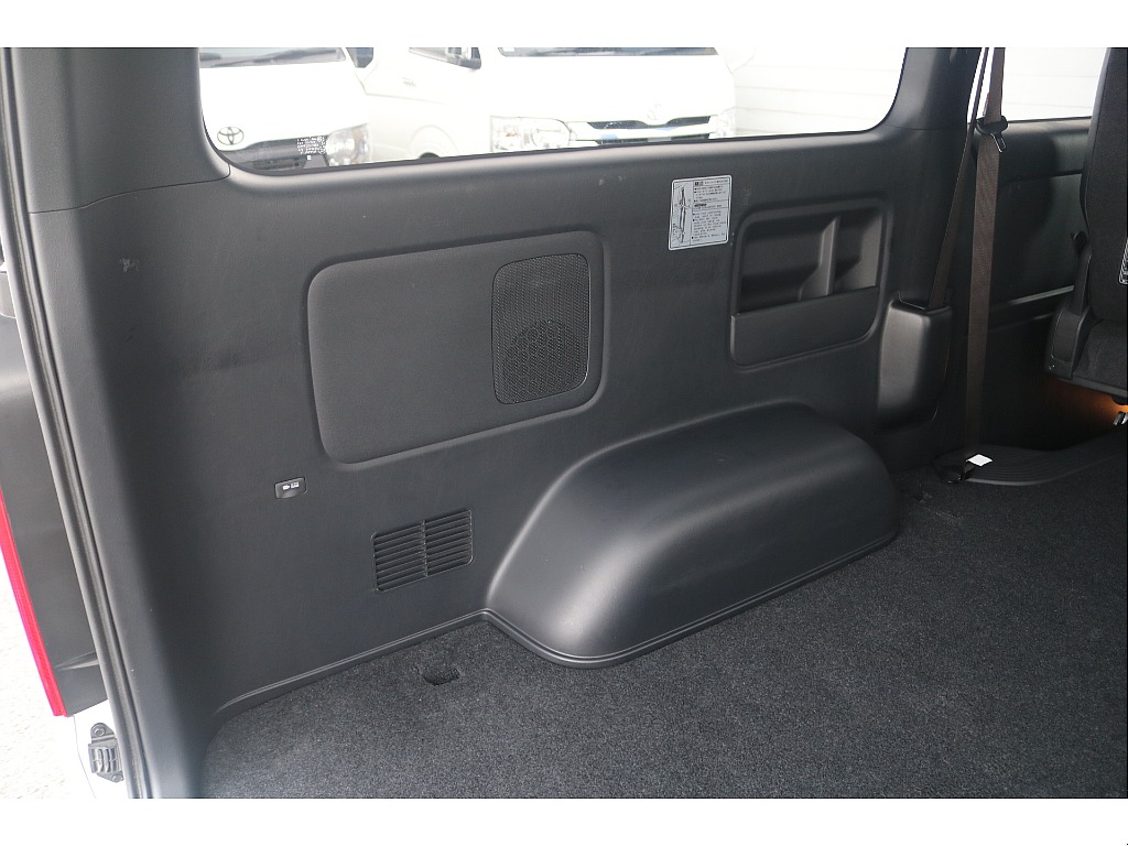 トヨタ ハイエースバン(9枚目)