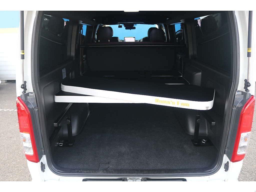 トヨタ ハイエースバン(3枚目)