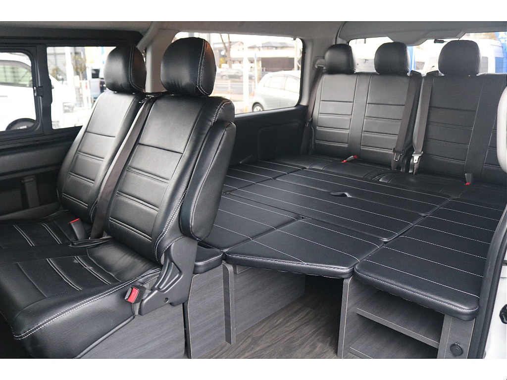 トヨタ ハイエース(2枚目)