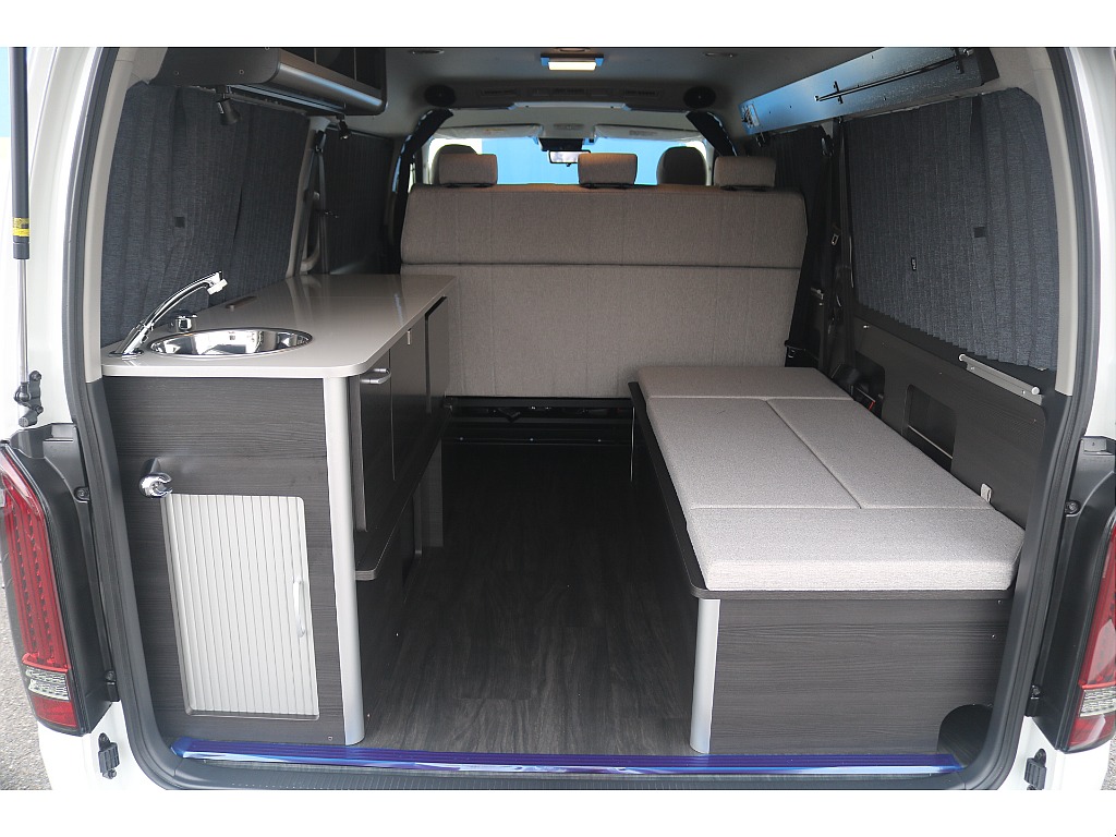 トヨタ ハイエース(2枚目)