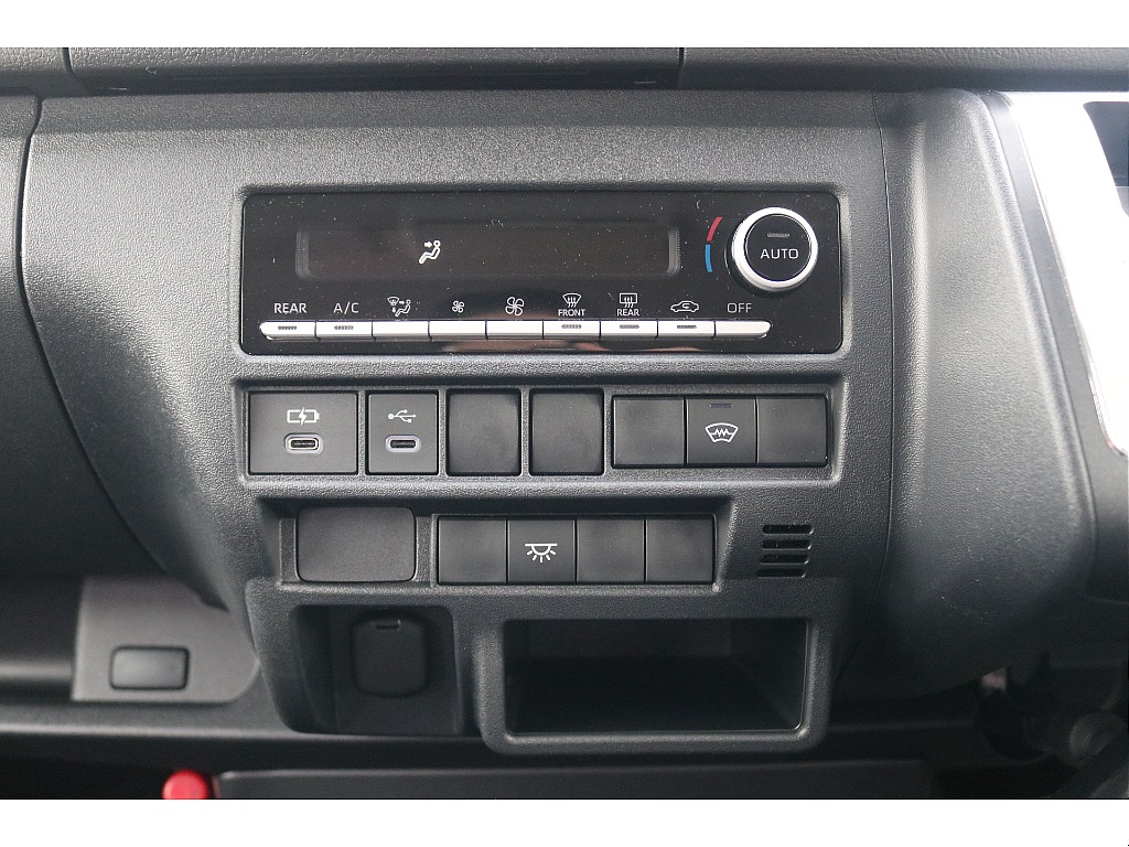 トヨタ ハイエース(5枚目)