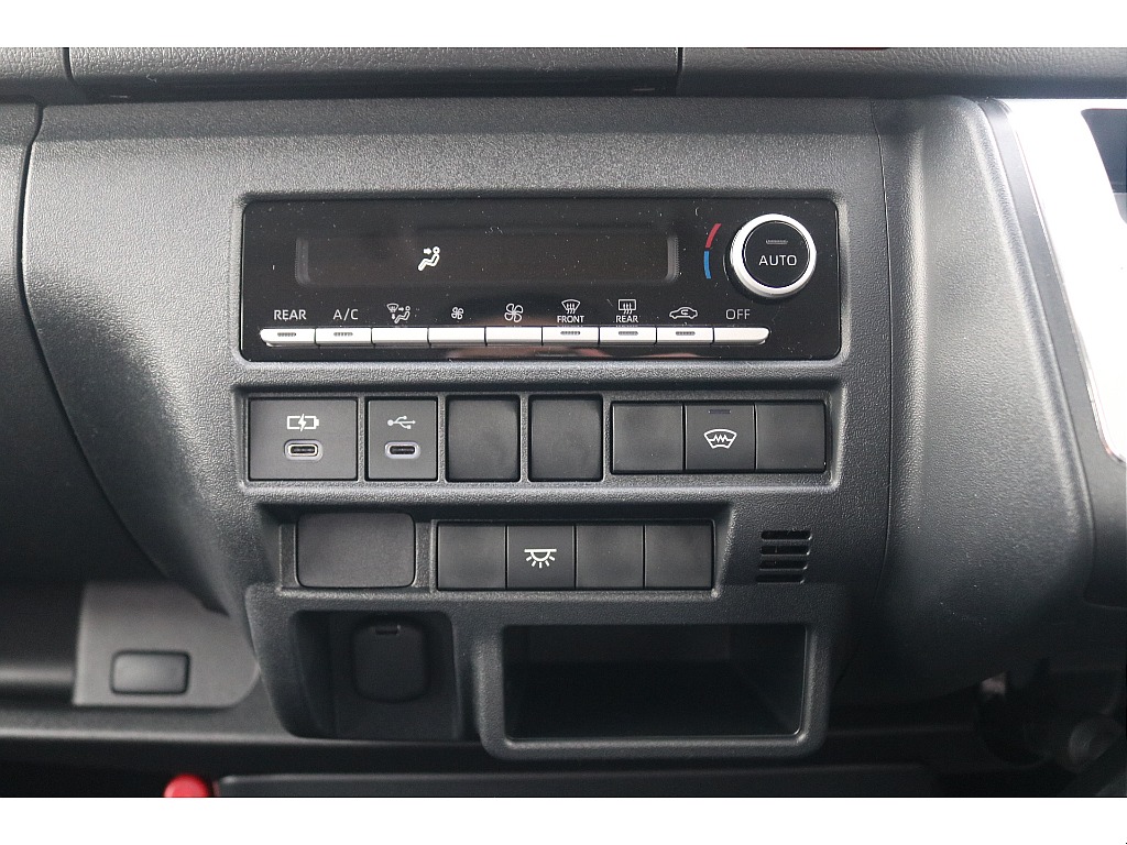 トヨタ ハイエース(57枚目)