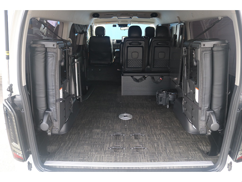 トヨタ ハイエース(5枚目)