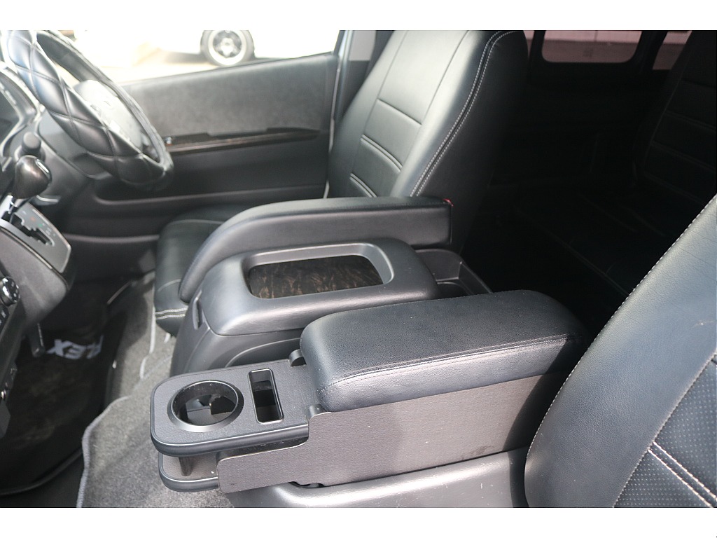 トヨタ ハイエース(7枚目)