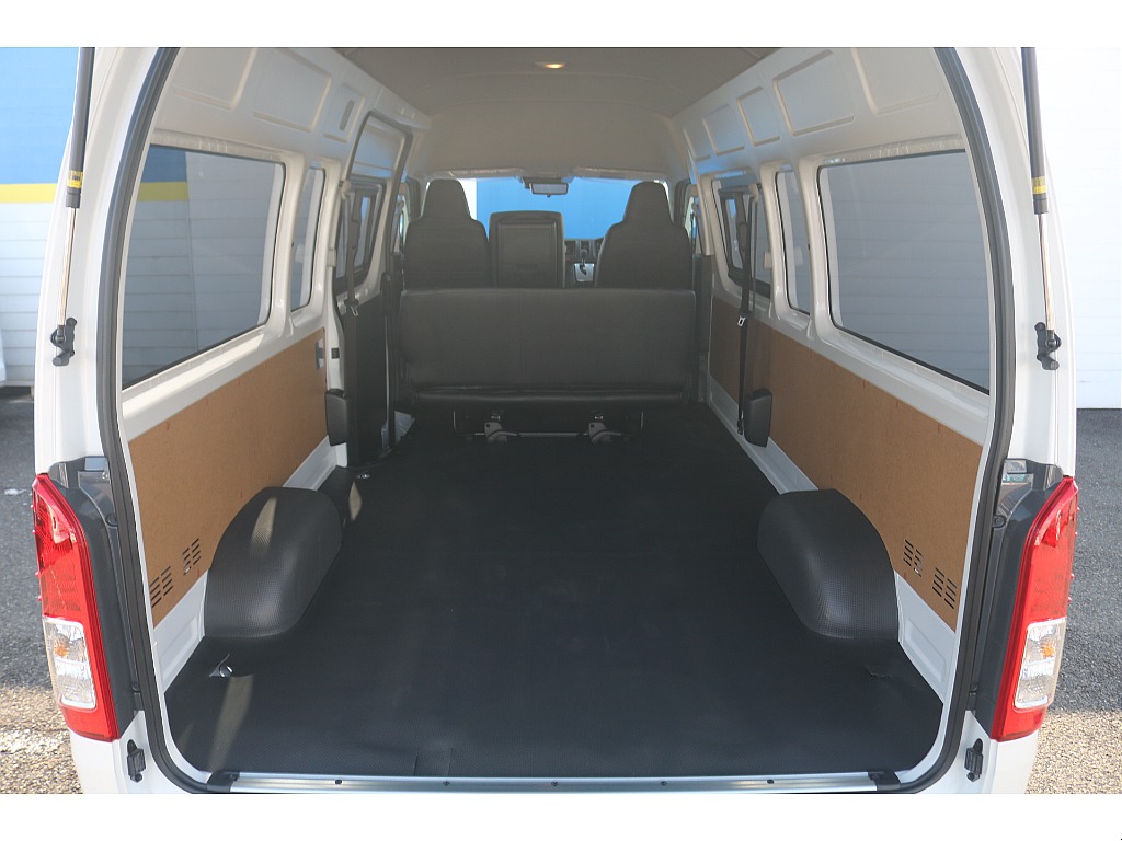 トヨタ ハイエースバン(2枚目)