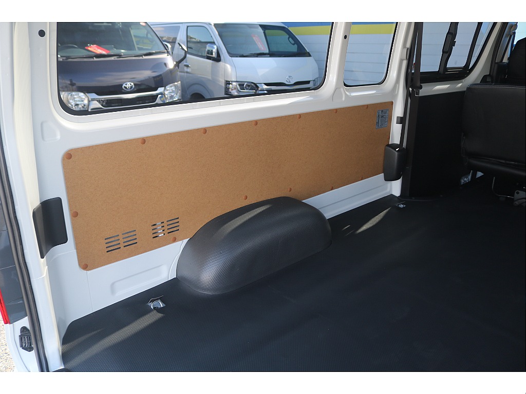 トヨタ ハイエースバン(17枚目)