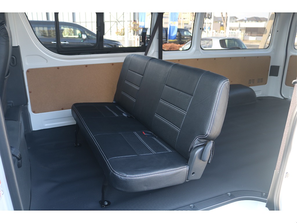 トヨタ ハイエースバン(3枚目)