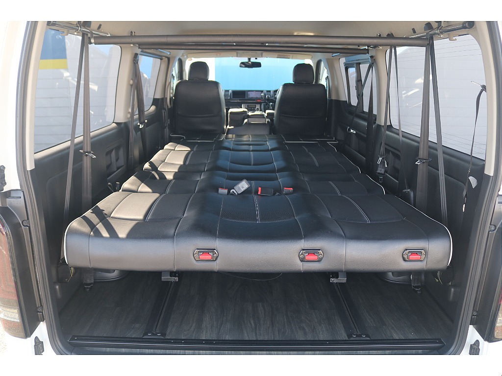 トヨタ ハイエース(3枚目)