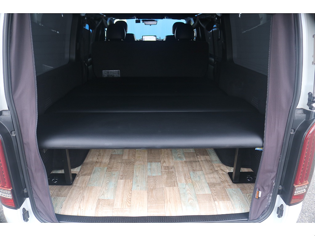 トヨタ ハイエースバン(2枚目)