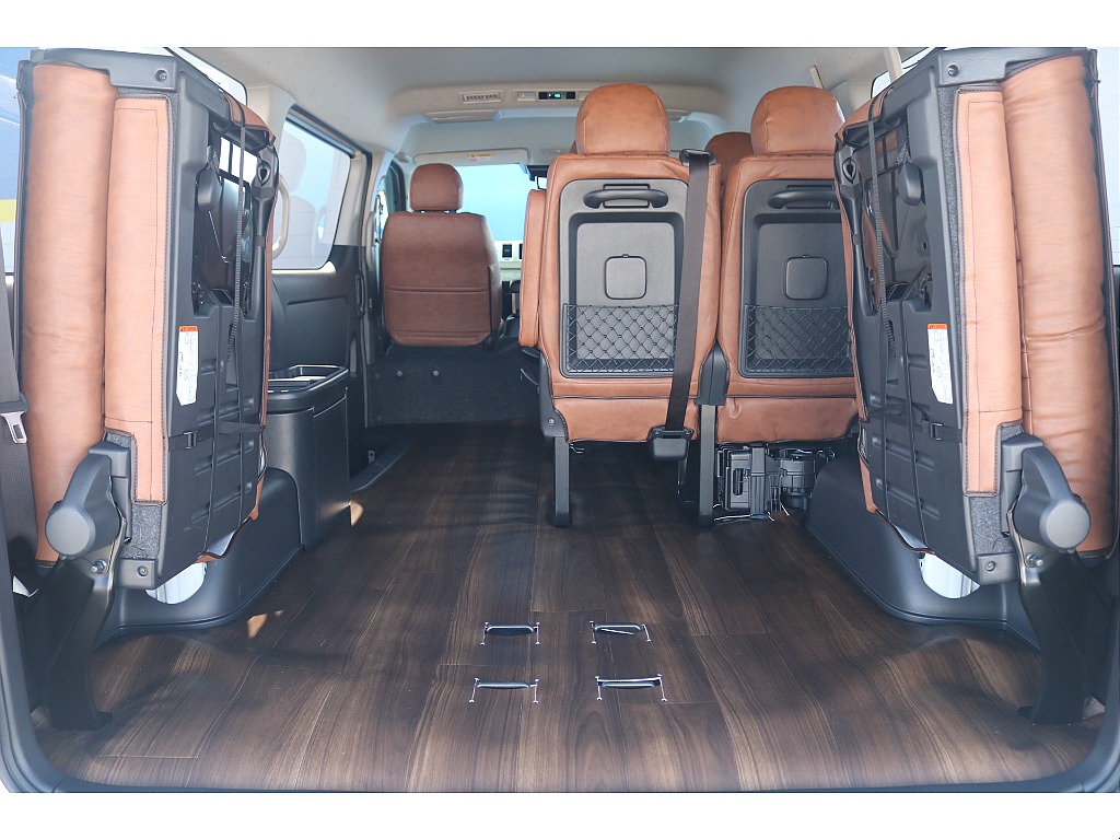 トヨタ ハイエース(3枚目)