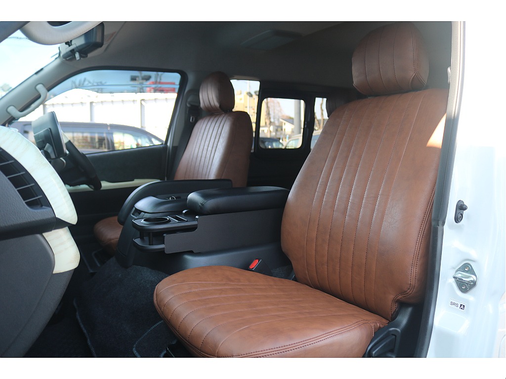 トヨタ ハイエース(9枚目)