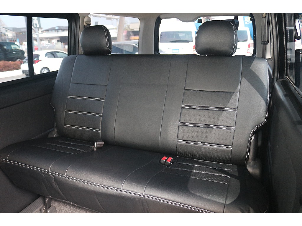 トヨタ ハイエースバン(3枚目)