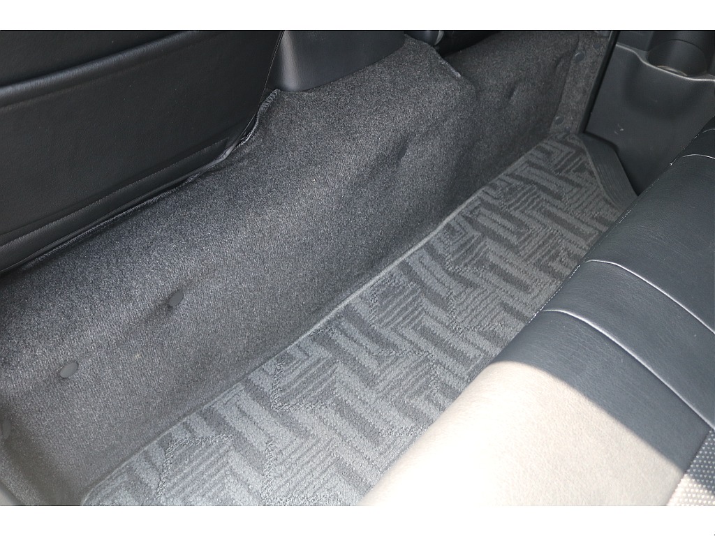 トヨタ ハイエースバン(6枚目)