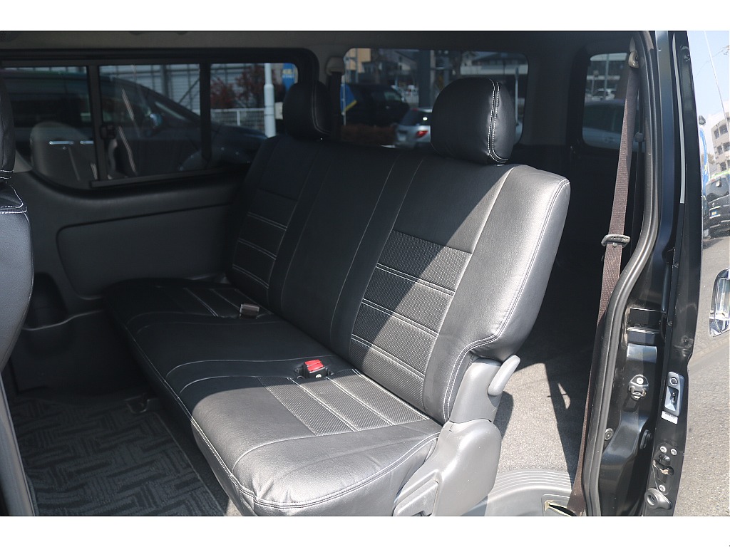 トヨタ ハイエースバン(7枚目)