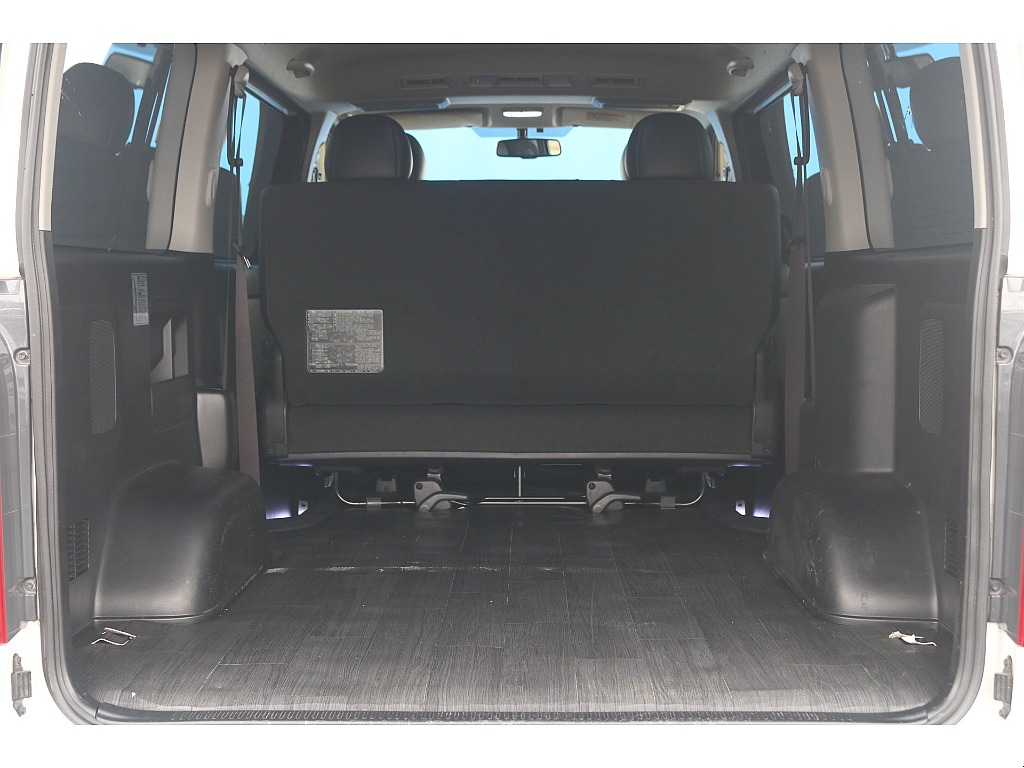 トヨタ ハイエースバン(2枚目)