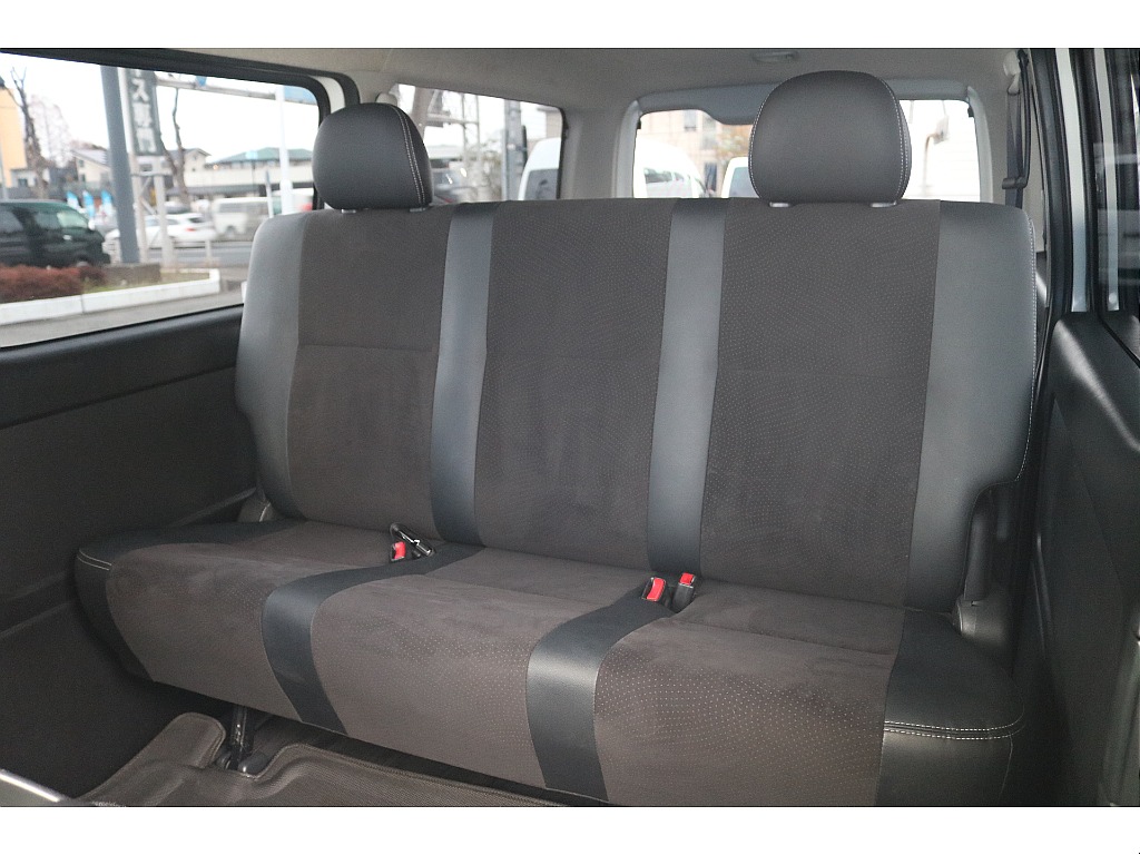 トヨタ ハイエースバン(3枚目)