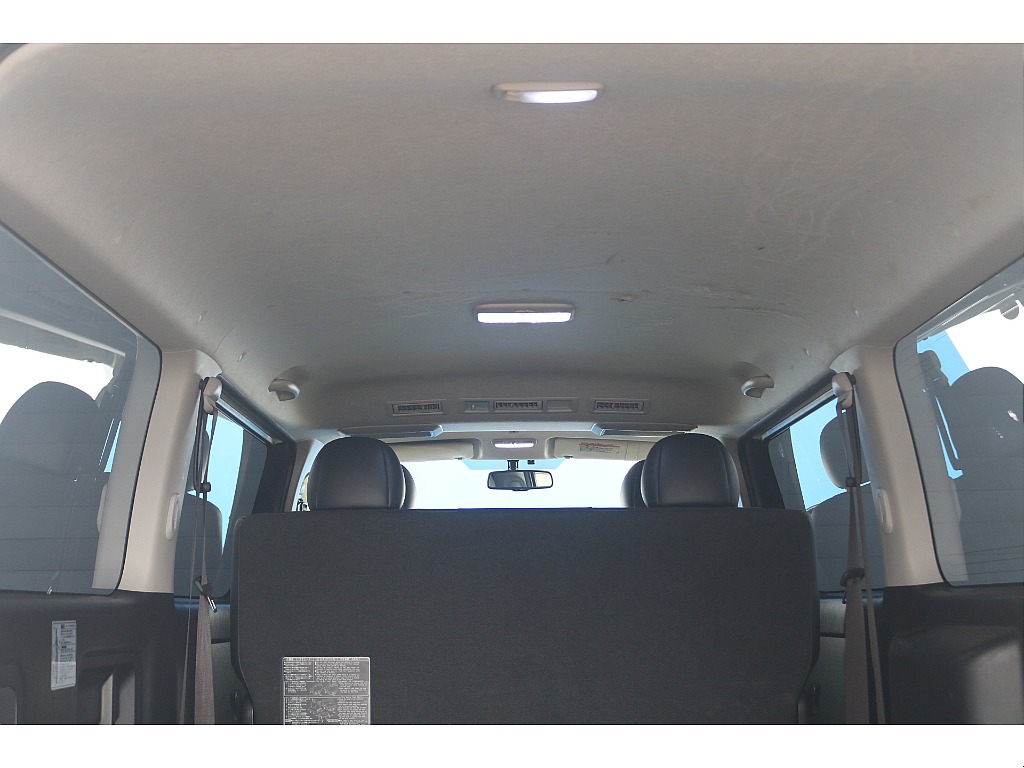 トヨタ ハイエースバン(4枚目)