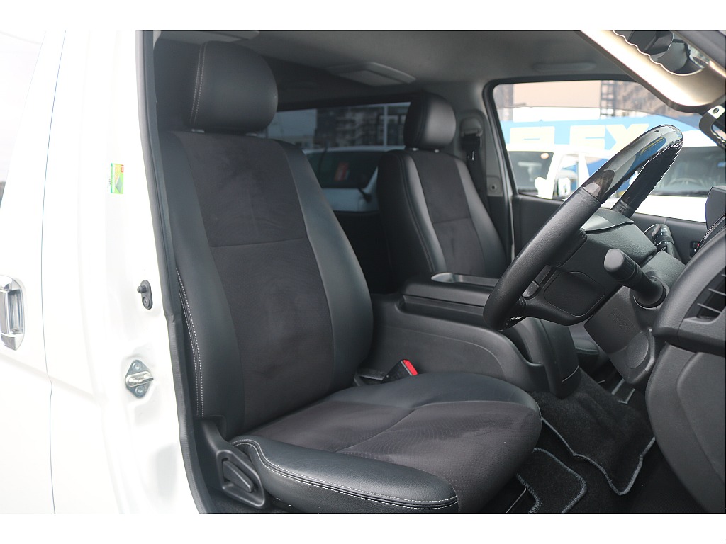 トヨタ ハイエースバン(6枚目)