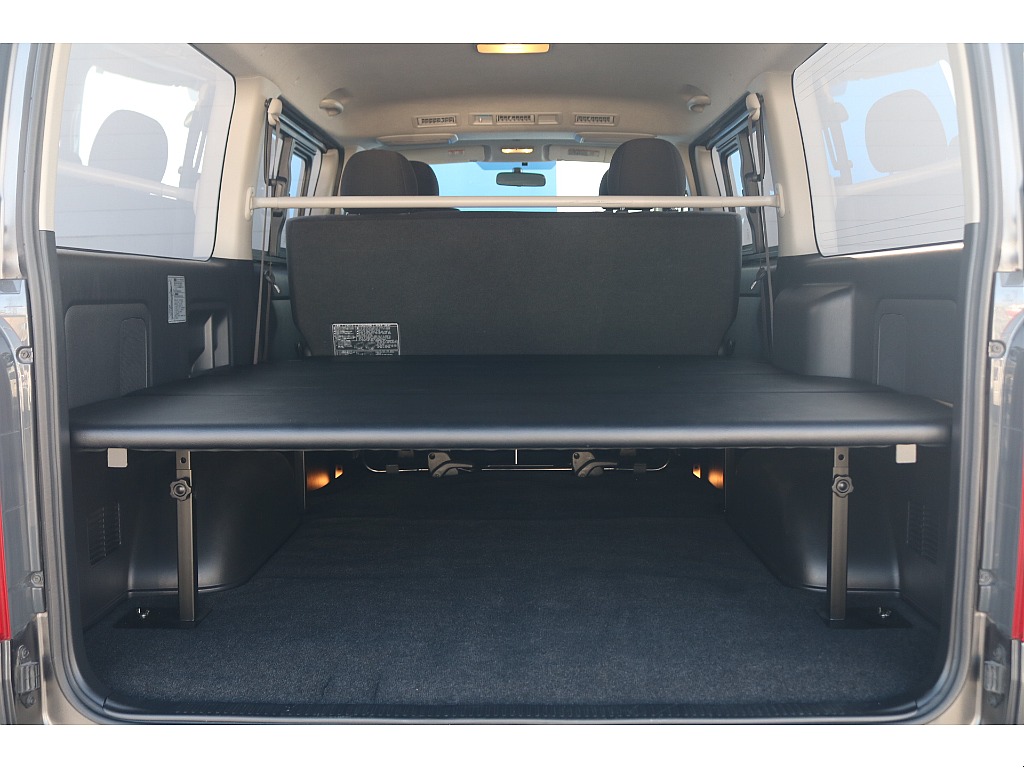 トヨタ ハイエースバン(2枚目)