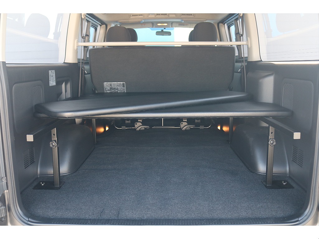 トヨタ ハイエースバン(3枚目)