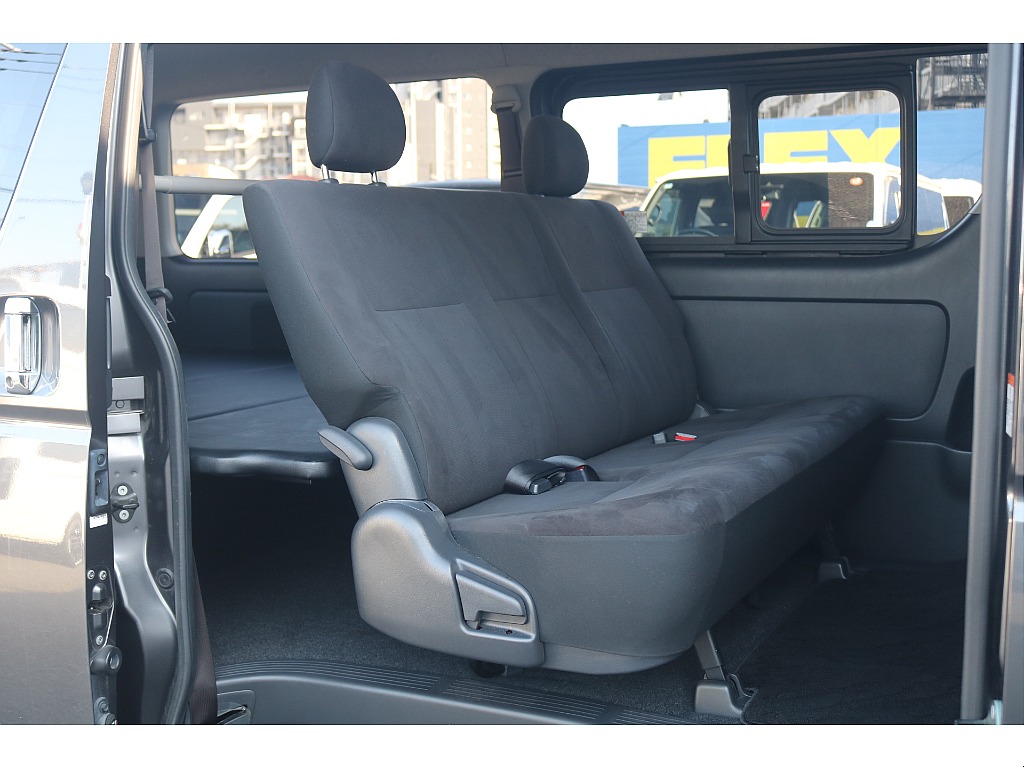 トヨタ ハイエースバン(5枚目)