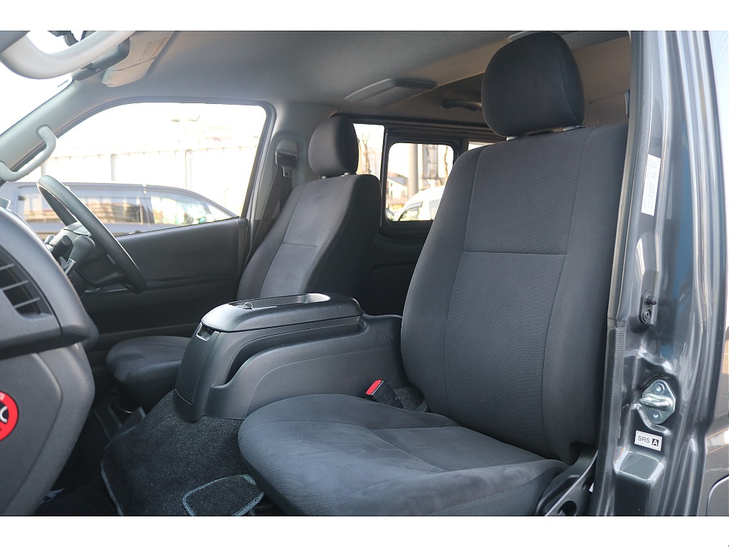 トヨタ ハイエースバン(6枚目)