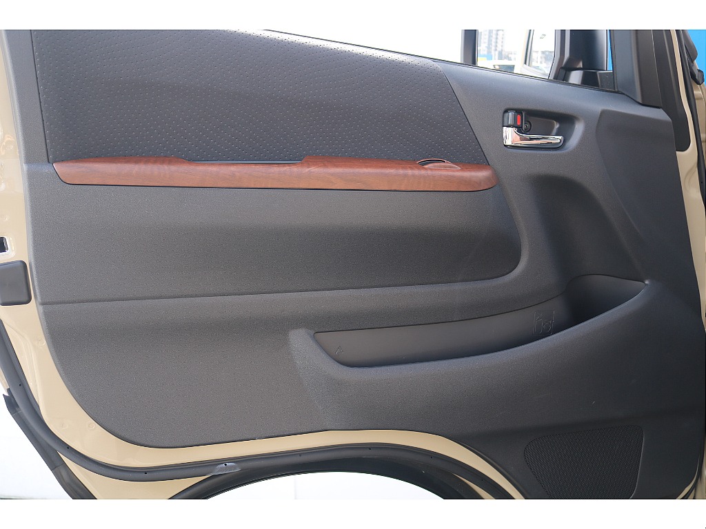 トヨタ ハイエースバン(17枚目)