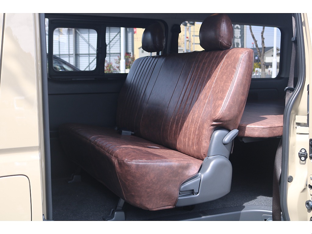 トヨタ ハイエースバン(7枚目)