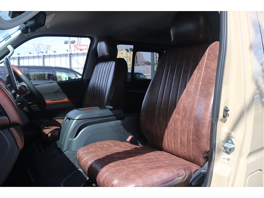 トヨタ ハイエースバン(9枚目)