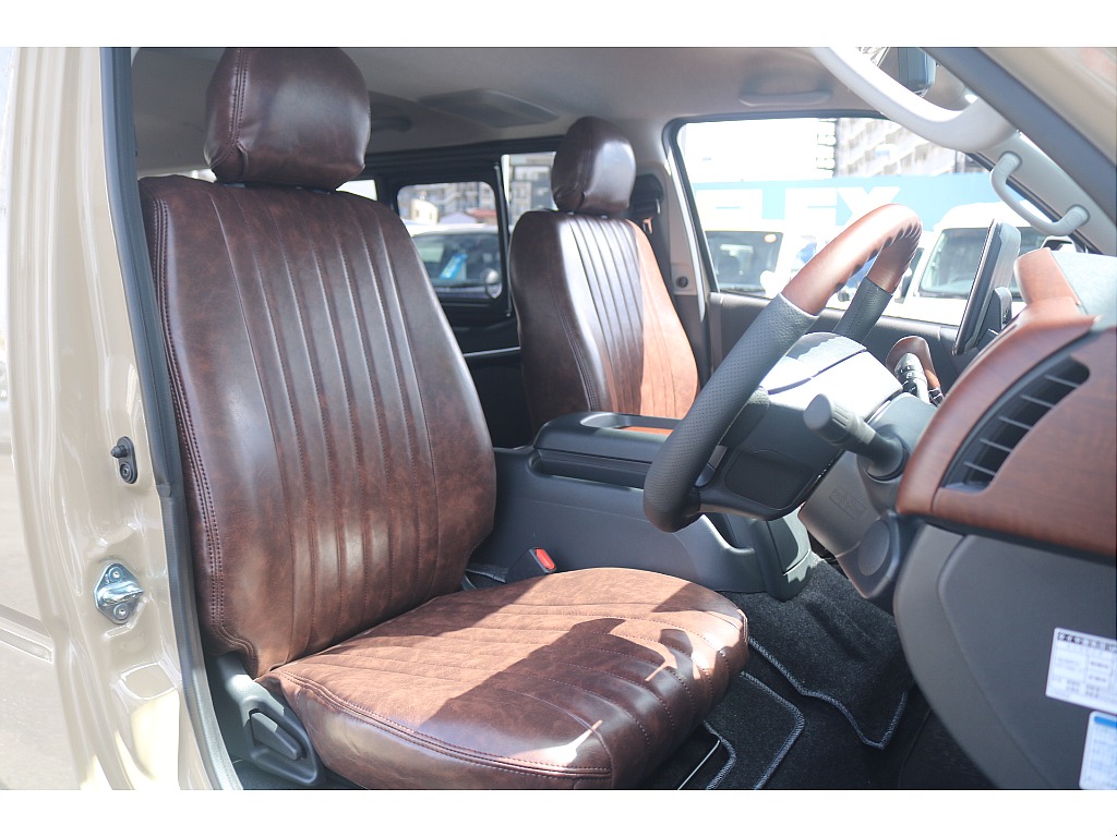 トヨタ ハイエースバン(10枚目)