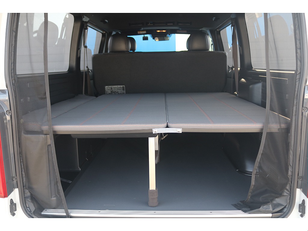 トヨタ ハイエースバン(3枚目)